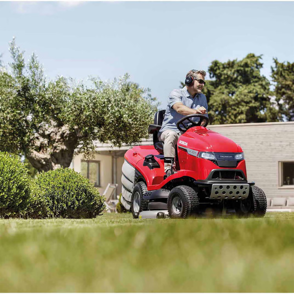 HONDA HF 2625 HT Rasentraktor